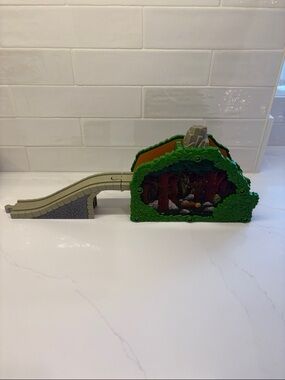 Learning Curves (Thomas & Friends) 2-piece Forest tunnel with sound